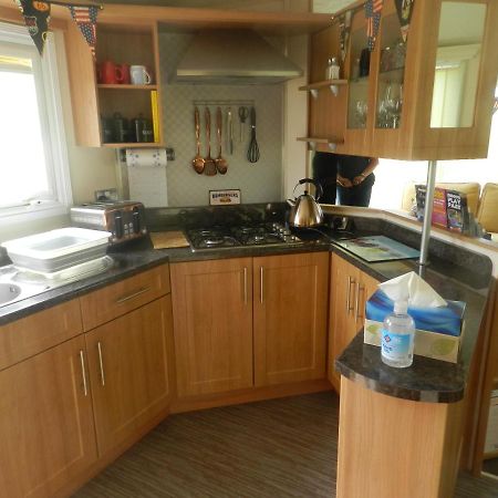 Cwtch Caravans Little Haven Exterior photo