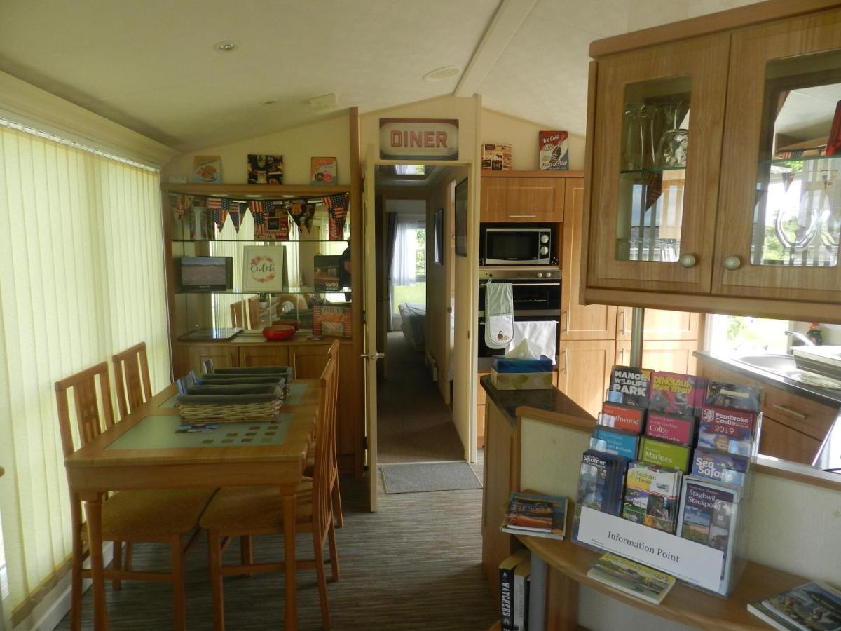 Cwtch Caravans Little Haven Exterior photo