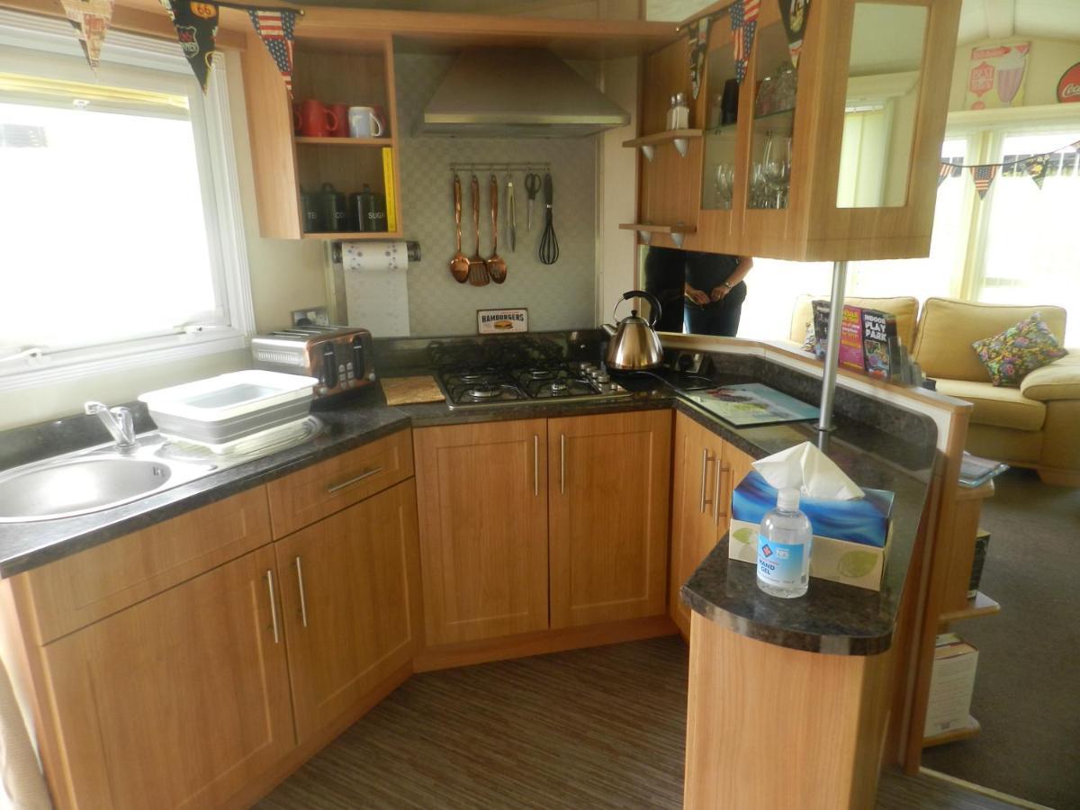 Cwtch Caravans Little Haven Exterior photo