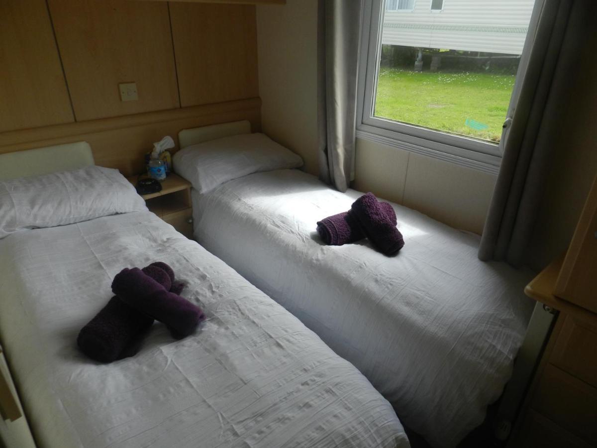 Cwtch Caravans Little Haven Exterior photo
